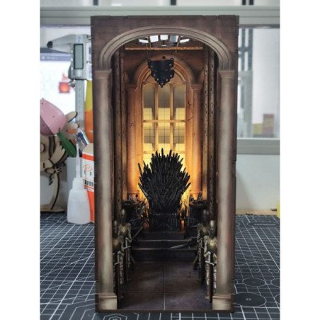 House of the Dragon  - Maquette 23 cm  - Book Nook Tiny Adventures - Iron Throne